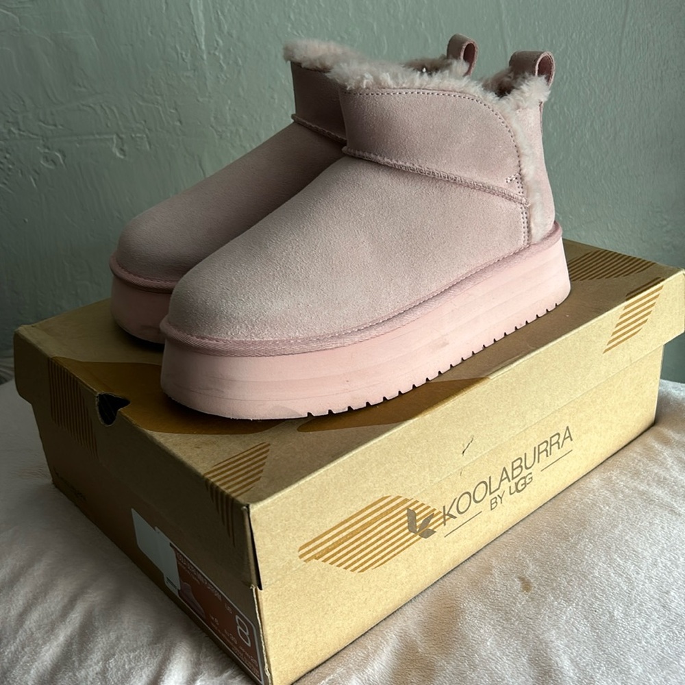 Woman’s size 8 Koolaburra by UGGS baby pink mini platforms